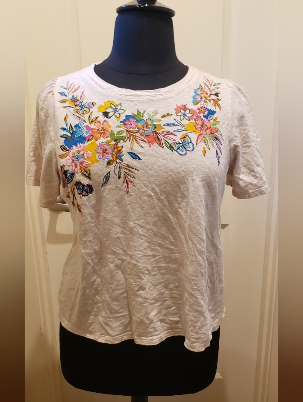 Democracy Womens Cream Colored Embrodered Cropped Short-Sleeve Tee